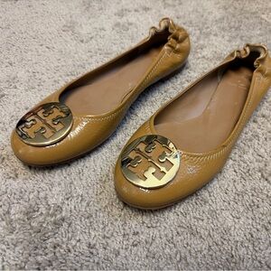 Tory Burch Camel/Tan Leather Logo Ballet Flats with Gold Medallion